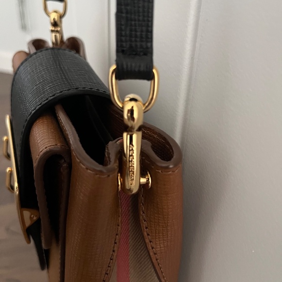 Burberry Prorsum Leather Chain-Linked Shoulder Bag - Picture 8 of 10